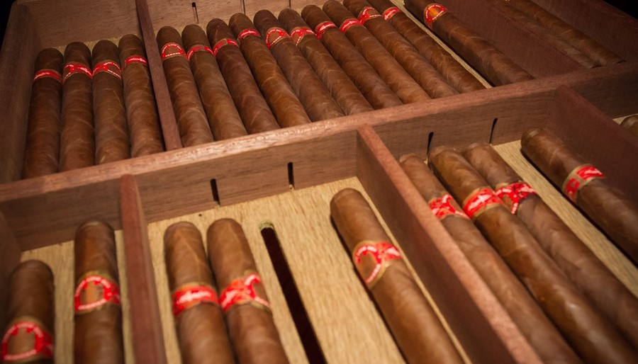 vintage cigar-dinner | The Food & Leisure Guide