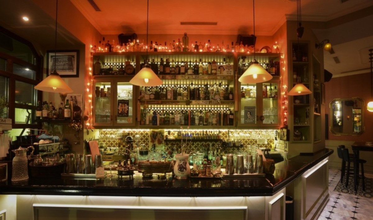 The Gin Joint Από την Χώρα...στο μπαρ των Θαυμάτων. The FNL Guide