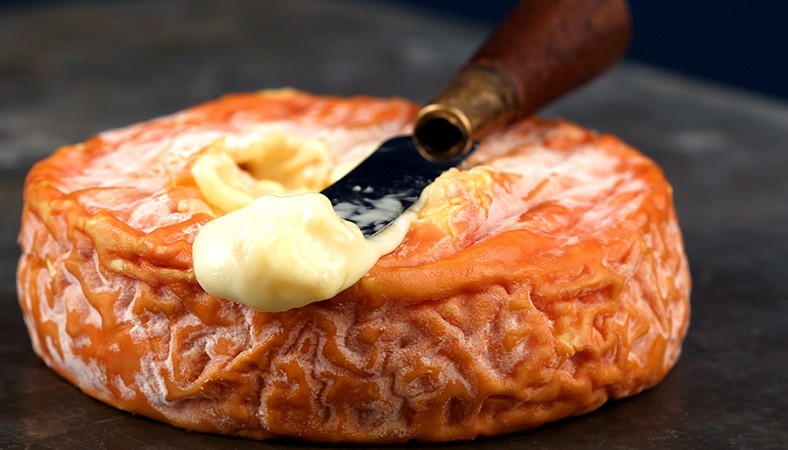 ΕΙΝΑΙ ΤΟ EPOISSES ΤΟ ΠΙΟ «ΒΡΟΜΕΡΟ» ΤΥΡΙ ΤΟΥ ΚΟΣΜΟΥ; | Tips & Tricks