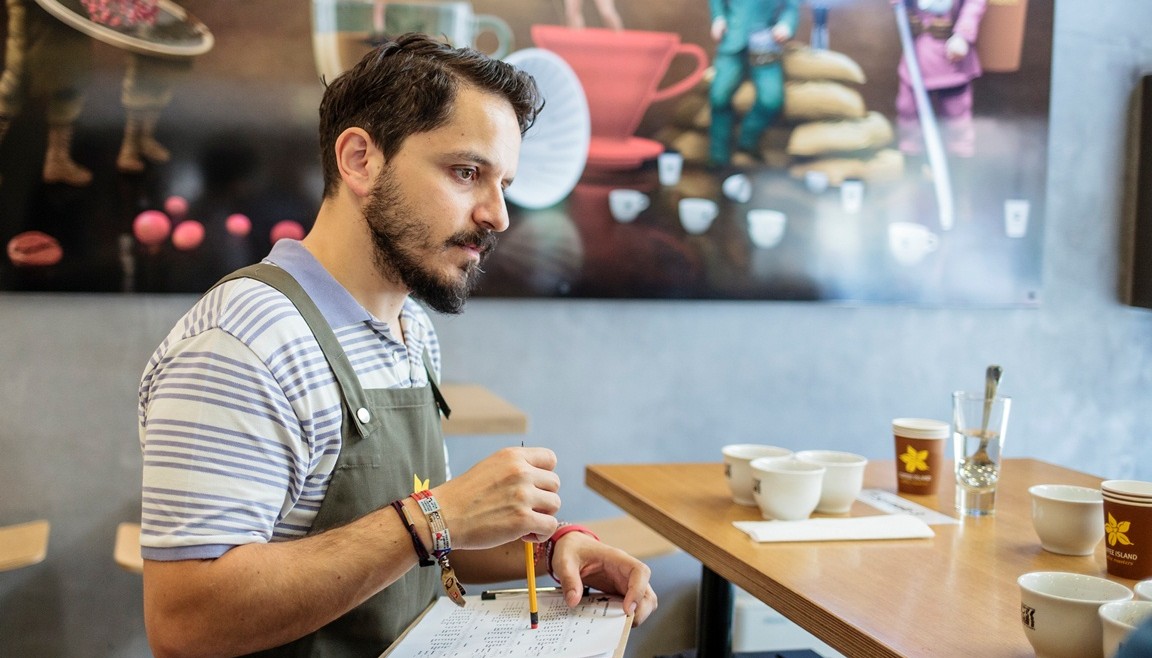 CUPPING ΣΤΟ COFFEE ISLAND | Coffee Corner