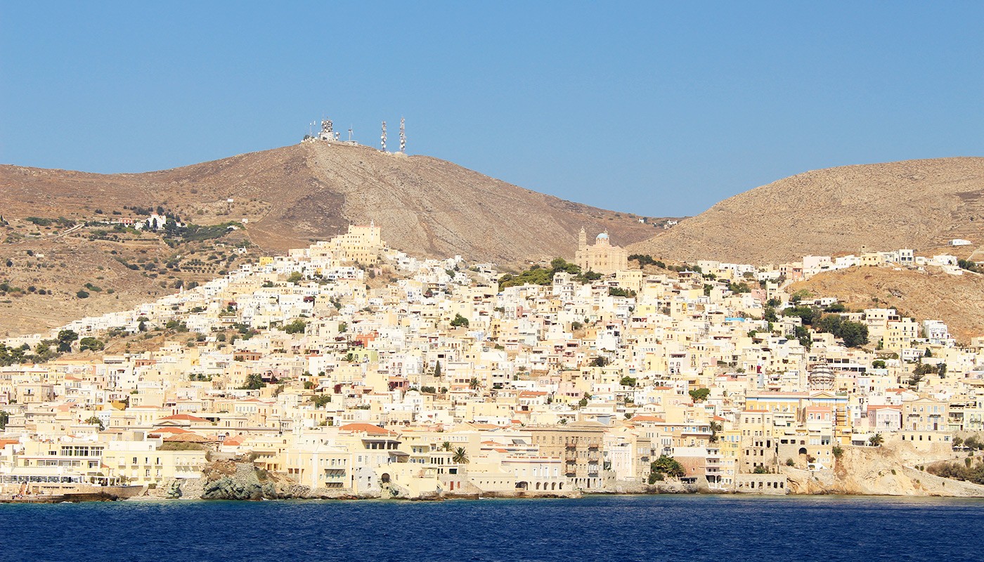 SYROS GREATINGS, Η ΝΟΣΤΙΜΗ ΠΛΕΥΡΑ ΤΗΣ ΦΡΑΓΚΟΣΥΡΙΑΝΗΣ | Θέματα