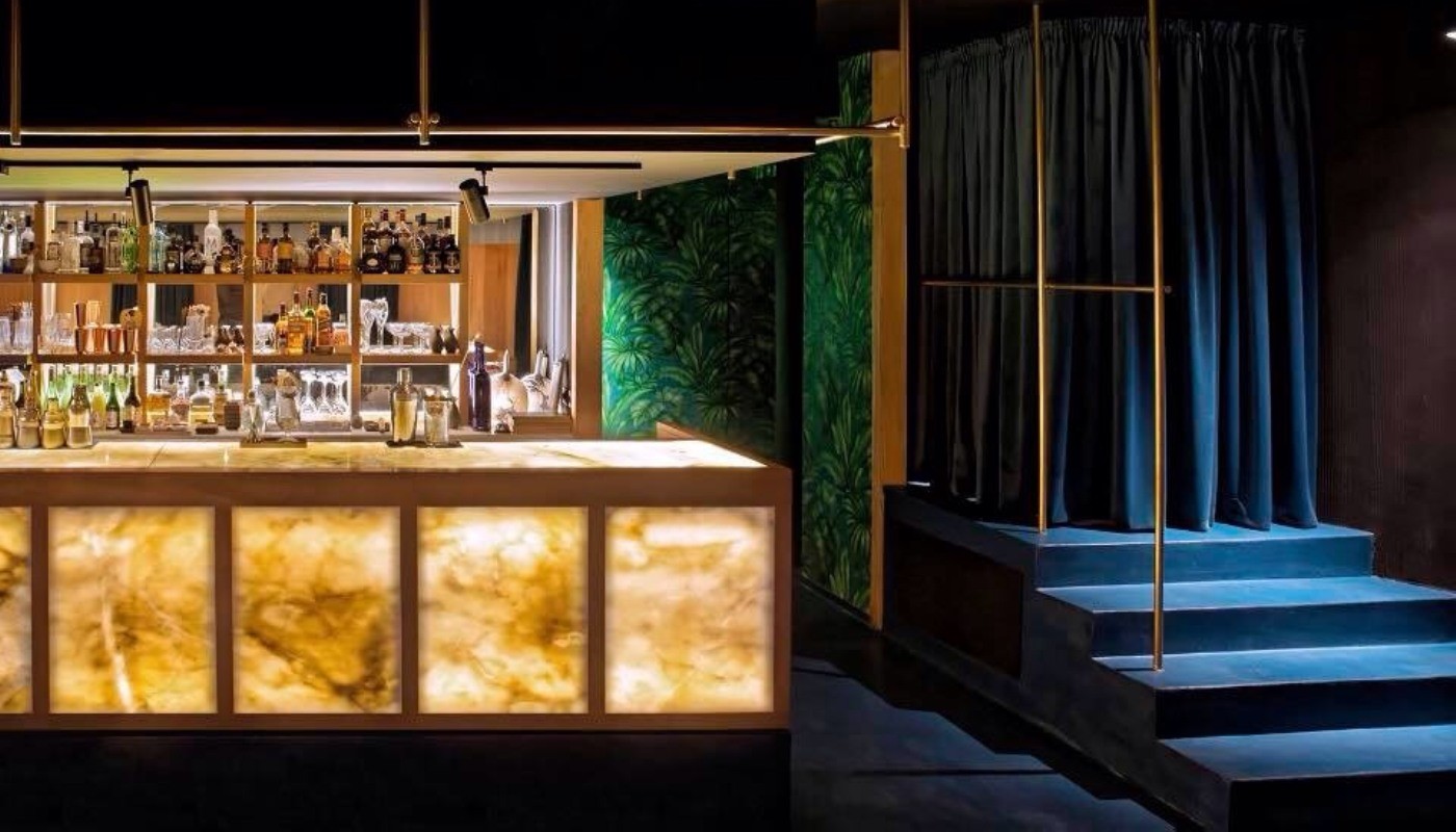 RED DOOR: Η ΚΟΚΚΙΝΗ ΠΟΡΤΑ ΣΤΟ ΑΣΙΑΤΙΚΟ BARTENDING | The Bars