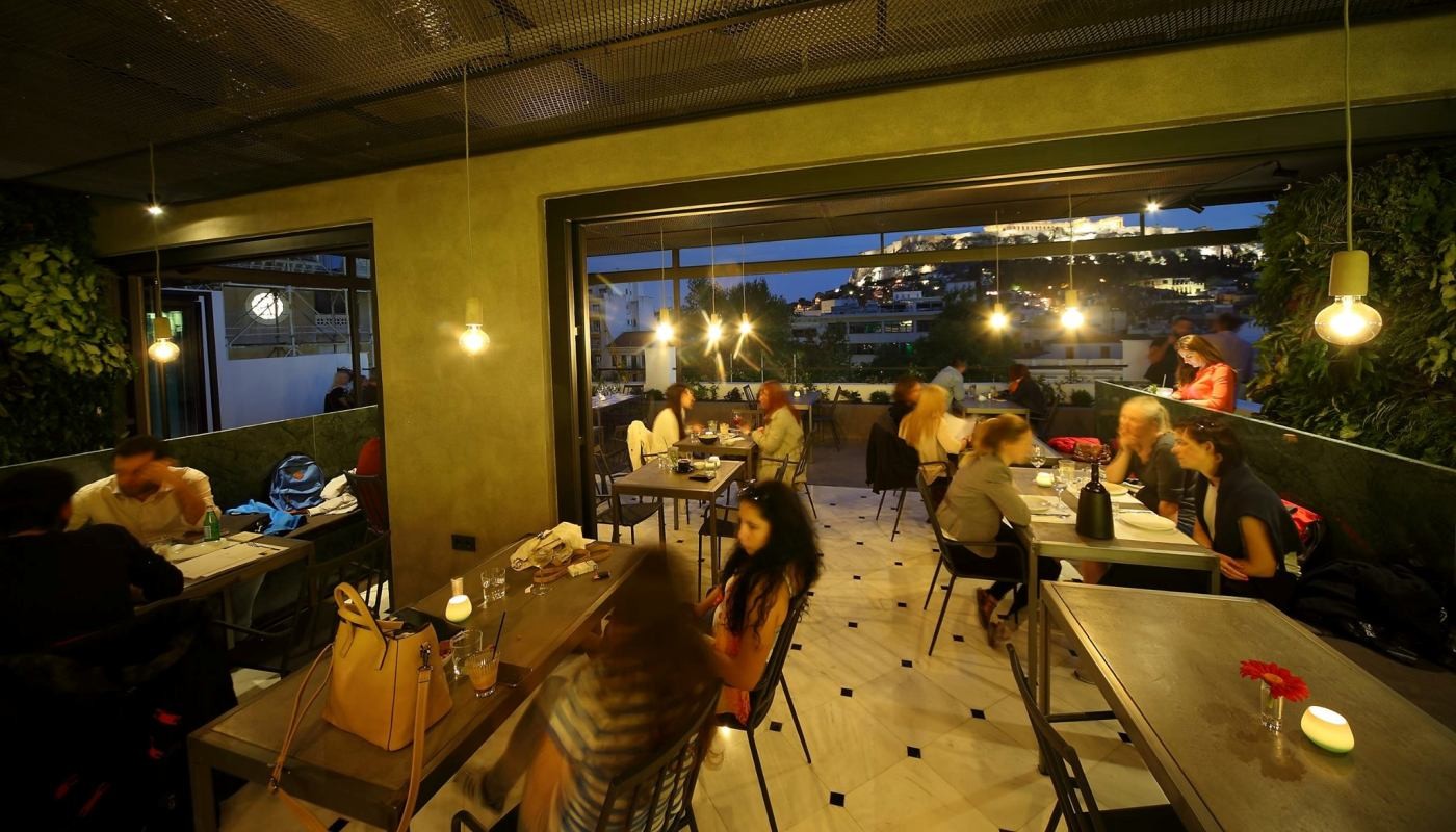 THE ZILLERS BAR, ΜΕ ΝΕΑ ΛΙΣΤΑ, ΠΟΥ ΔΙΝΕΙ ΜΕΛΛΟΝ ΣΤΟ ΠΑΡΕΛΘΟΝ | The Bars