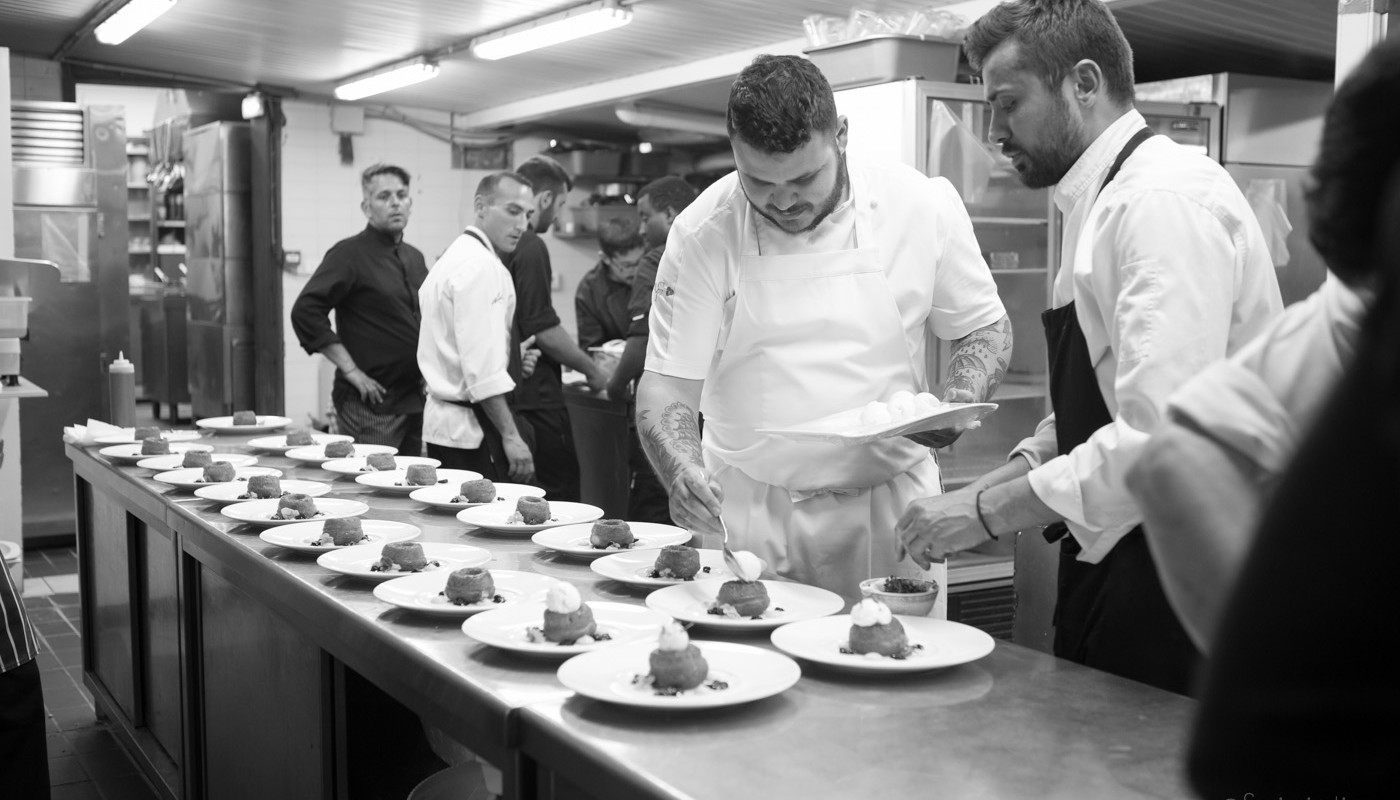 Η Σαντορίνη στην Αθήνα | The Food & Leisure Guide