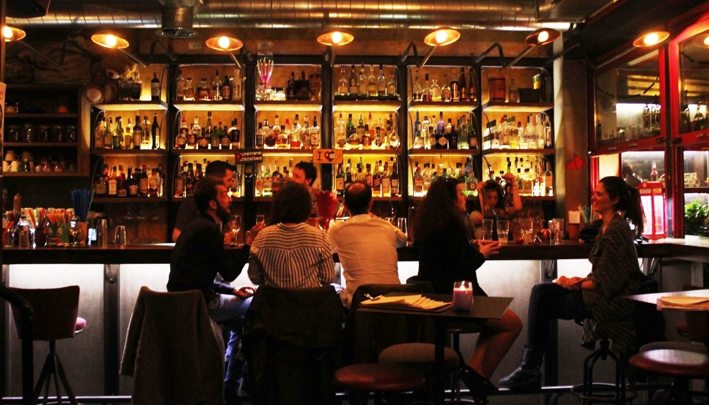 BOOGIE BAR, ΜΙΑ ΒΡΑΔΙΑ ΣΤΟ ΧΟΛΑΡΓΟ | The Bars