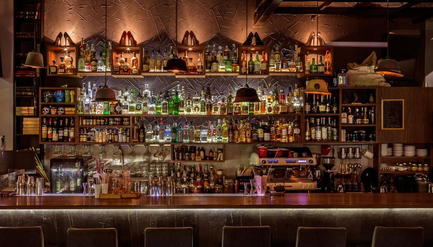 SPOILED, ΑΠΕΛΕΥΘΕΡΩΝΟΝΤΑΣ ΕΝΑ ΠΟΥΛΙ | The Bars