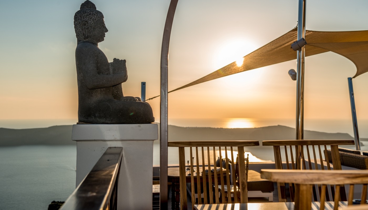 LETTER FROM SANTORINI, ΤΑ UPS & DOWNS ΕΝΟΣ ΤΡΙΗΜΕΡΟΥ | Editor's Note