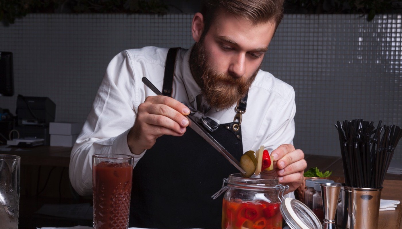 NOLITA BAR: ΓΡΑΦΕΙ ΣΤΟΝ ΦΑΚΟ ΚΑΙ...ΥΠΟΓΡΑΦΕΙ Ο ΓΙΑΝΝΗΣ ΣΑΜΑΡΑΣ | The Bars