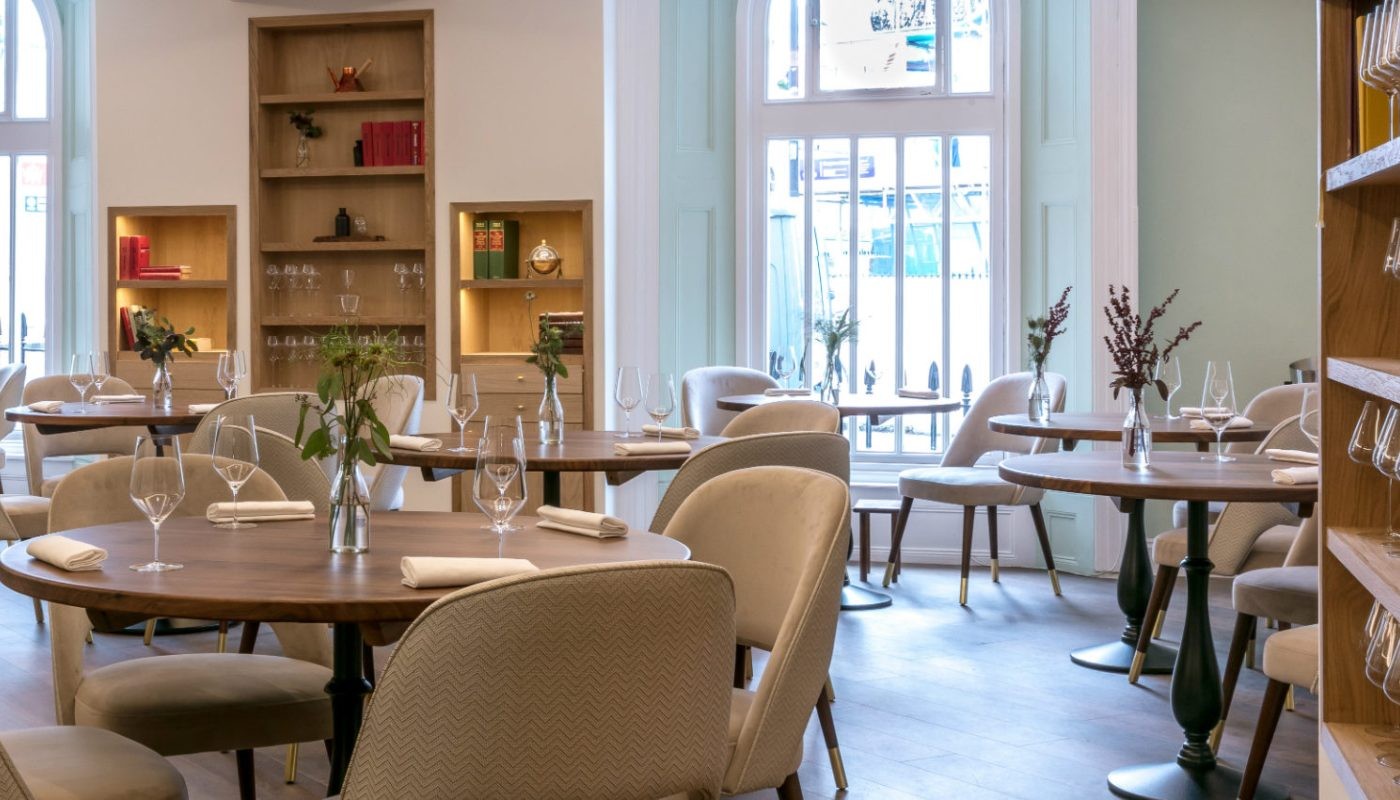 CORE BY CLARE SMYTH: Η ΚΟΡΥΦΑΙΑ ΓΥΝΑΙΚΑ-ΣΕΦ ΣΤΟ ΛΟΝΔΙΝΟ ΧΑΡΑΖΕΙ ΤΟ ΔΙΚΟ ΤΗΣ ΔΡΟΜΟ. | Globe-Eater
