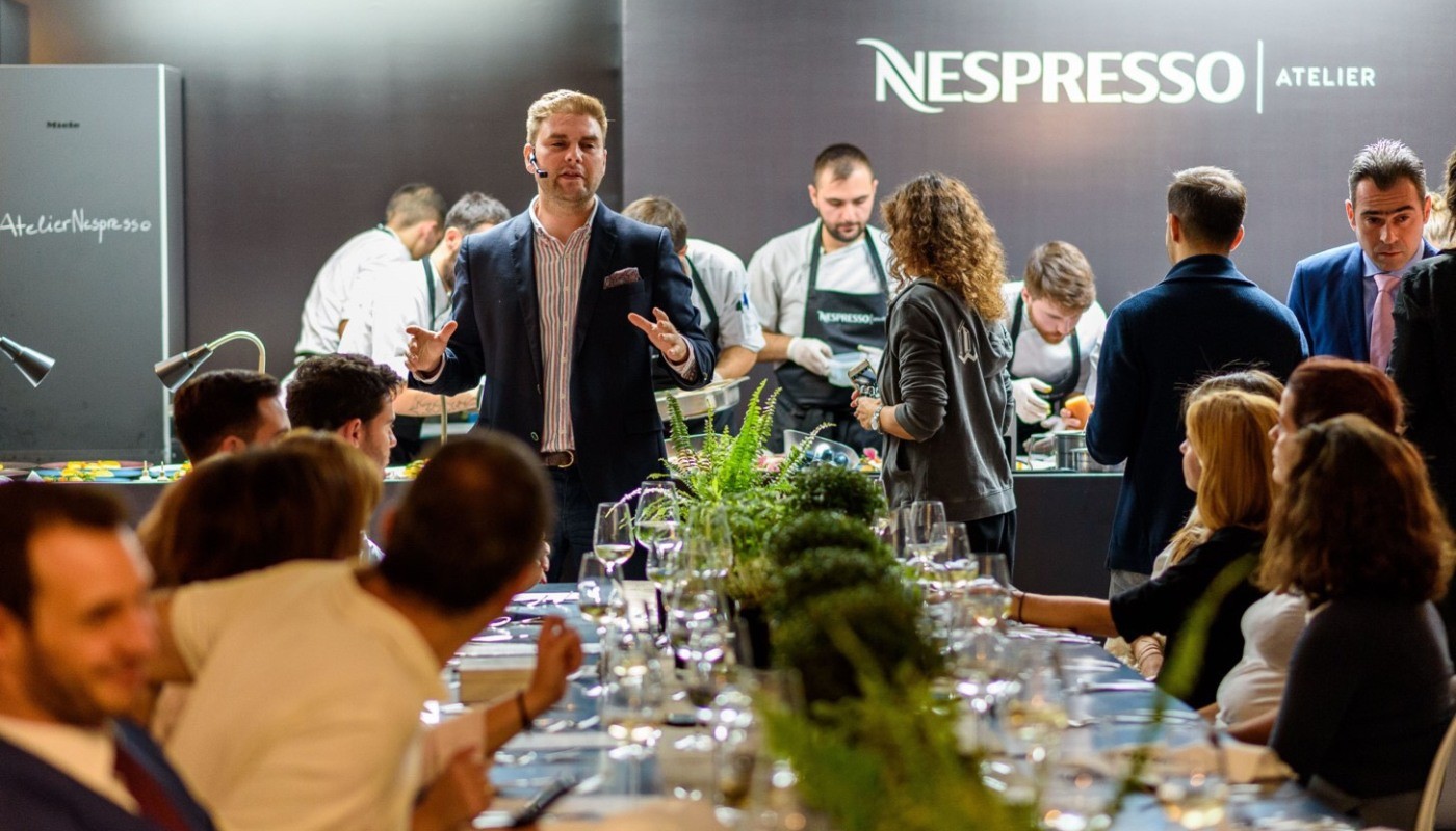 ATELIER NESPRESSO: ΤΟ ΣΙΝΙΑΛΟ ΤΟΥ ΚΑΦΕ ΣΤΗΝ ΥΨΗΛΗ ΓΑΣΤΡΟΝΟΜΙΑ | Coffee Corner