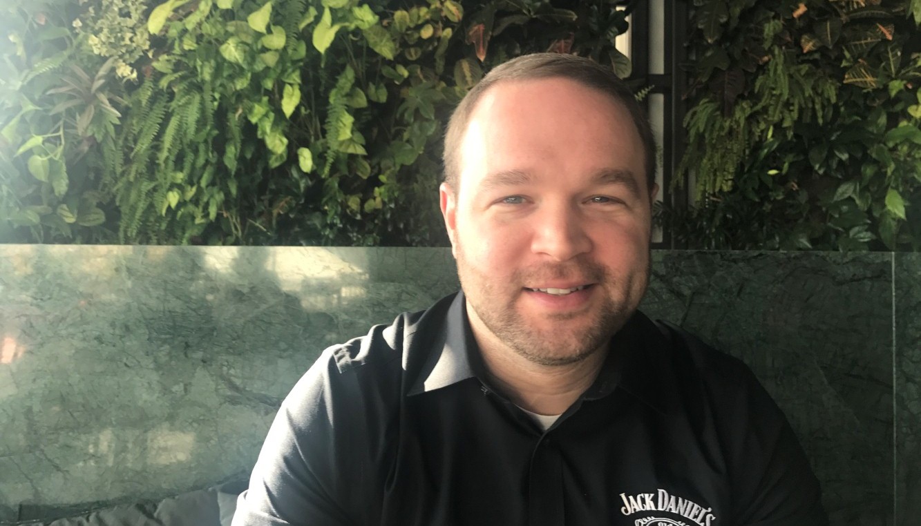CHRIS FLETCHER: ΜΙΑ ΣΥΖΗΤΗΣΗ ΜΕ ΤΟΝ ΑΠΟΣΤΑΓΜΑΤΟΠΟΙΟ ΤΟΥ JACK DANIEL’S | Θέματα