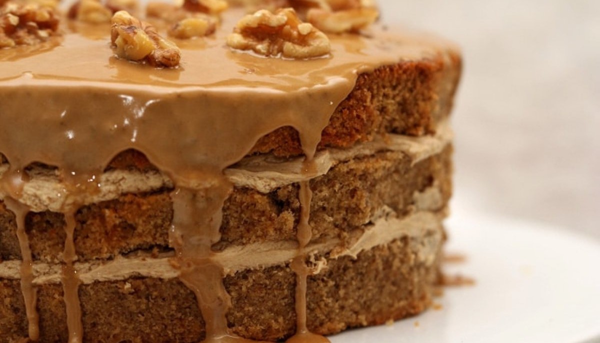 LAYERED CAKE ΜΕ ΚΑΦΕ ΚΑΙ ΚΑΡΥΔΙΑ. | Συνταγές