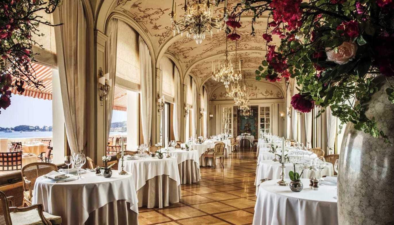 RESTAURANT DES ROIS: ΑΡΜΟΝΙΑ ΚΑΙ ΝΟΣΤΙΜΙΑ ΣΤΗΝ ΚΥΑΝΗ ΑΚΤΗ | Globe-Eater
