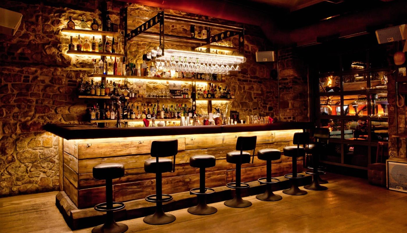 Η ΛΑΡΙΣΑ ΑΝΤΕΠΙΤΙΘΕΤΑΙ | The Bars