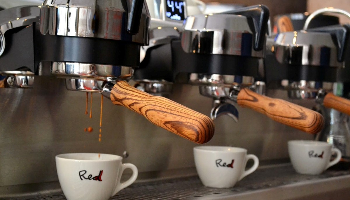 REDD  ΚΟΚΚΙΝΙΖΟΝΤΑΣ… ΑΠΟ ΚΑΦΕ | Coffee Corner