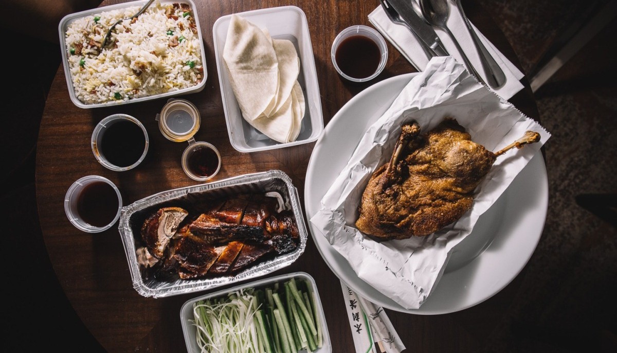 ΠΟΙΑ ΕΙΝΑΙ ΑΡΑΓΕ Η ΚΑΛΥΤΕΡΗ PEKING DUCK ΣΤΗΝ ΠΟΛΗ? | Θέματα