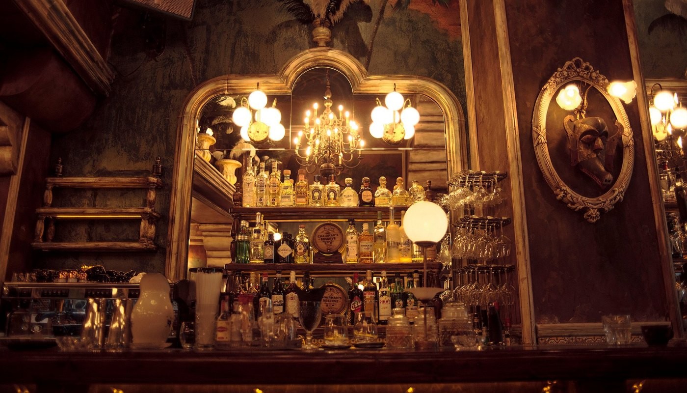 JUAN RODRIGUEZ: ΙΣΤΟΡΙΕΣ ΣΕ ΒΑΡΕΛΙΑ ΜΕ ΔΥΝΑΤΑ BIT | The Bars