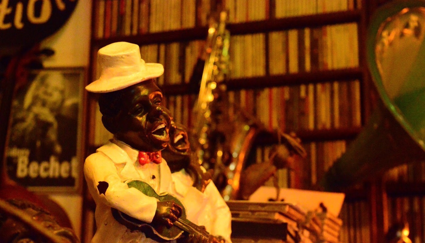 JAZZ IN JAZZ: ΧΑΜΕΝΟΙ ΣΤΑ ΜΠΑΡ | The Bars