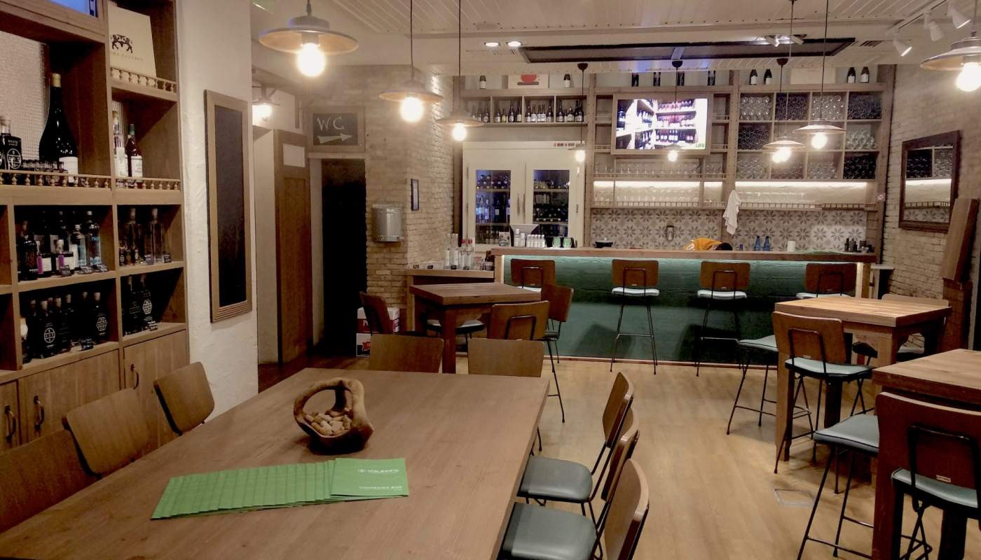 ΜΙΑ ΕΚΠΛΗΞΗ ΑΠΟ ΤΗΝ ROOTS: ΤΟ ΠΡΩΤΟ POP- UP BAR ΜΕ ΕΛΛΗΝΙΚΟ ΧΑΡΑΚΤΗΡΑ, ΣΤΟ YOLENI’S! | Νέα