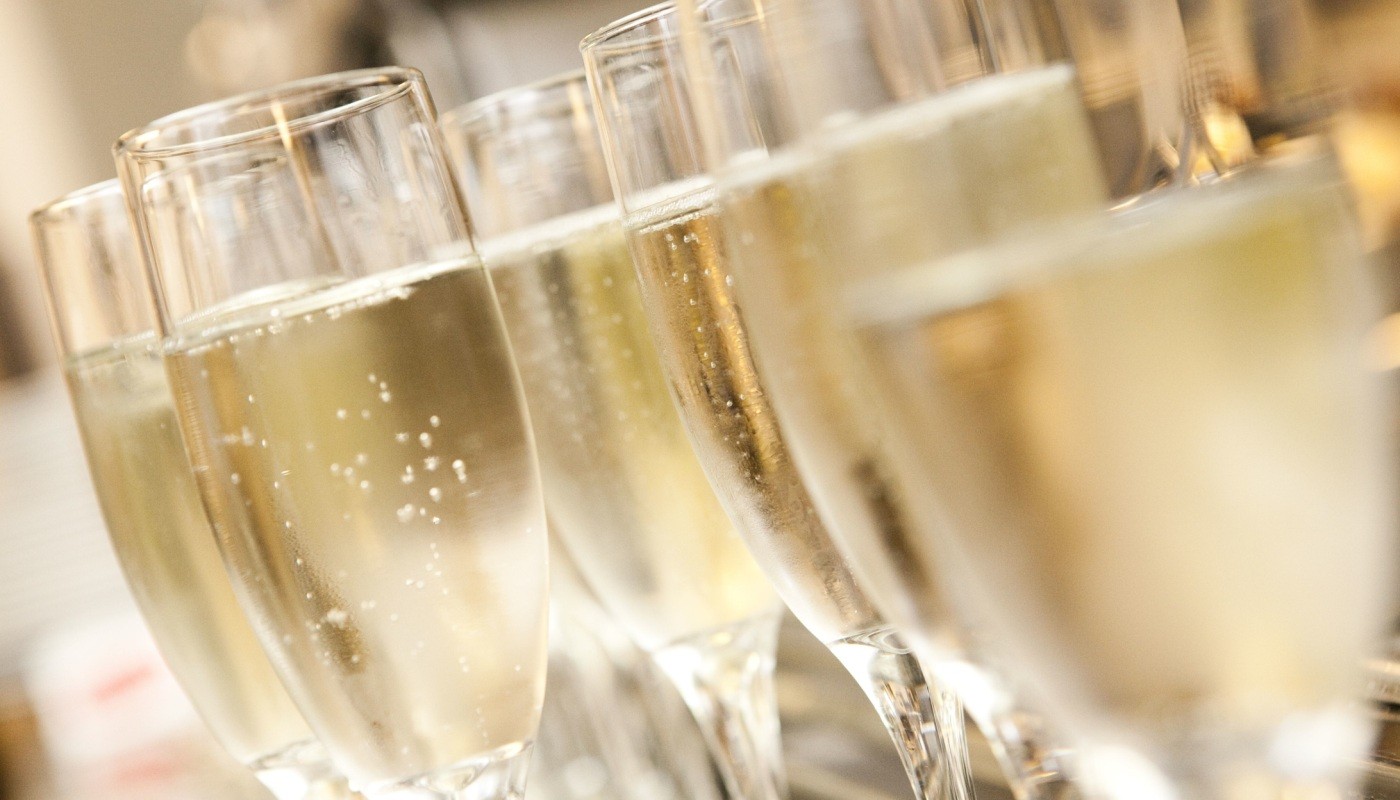 CHAMPAGNE BAR, Η ΛΙΣΤΑ ΜΕ ΤΙΣ ΣΑΜΠΑΝΙΕΣ ΠΟΥ ΘΑ ΔΟΚΙΜΑΣΤΟΥΝ | Νέα