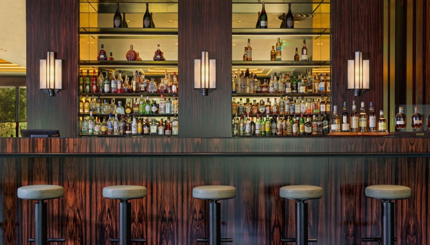 JUJU BAR & RESTAURANT: ΣΟΥΡΕΑΛΙΣΤΙΚΕΣ ΠΟΤΟ-ΚΑΤΑΣΤΑΣΕΙΣ | The Bars