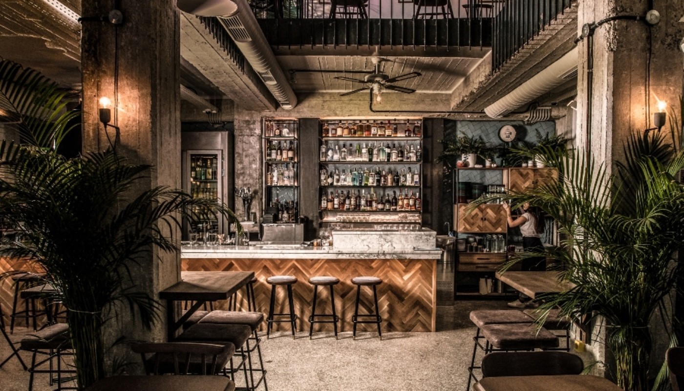 FRATER & SOROR, ΜΙΑ ΑΔΕΛΦΟΤΗΤΑ ΠΟΥ ΑΓΑΠΑ ΤΟ GIN TONIC | The Bars