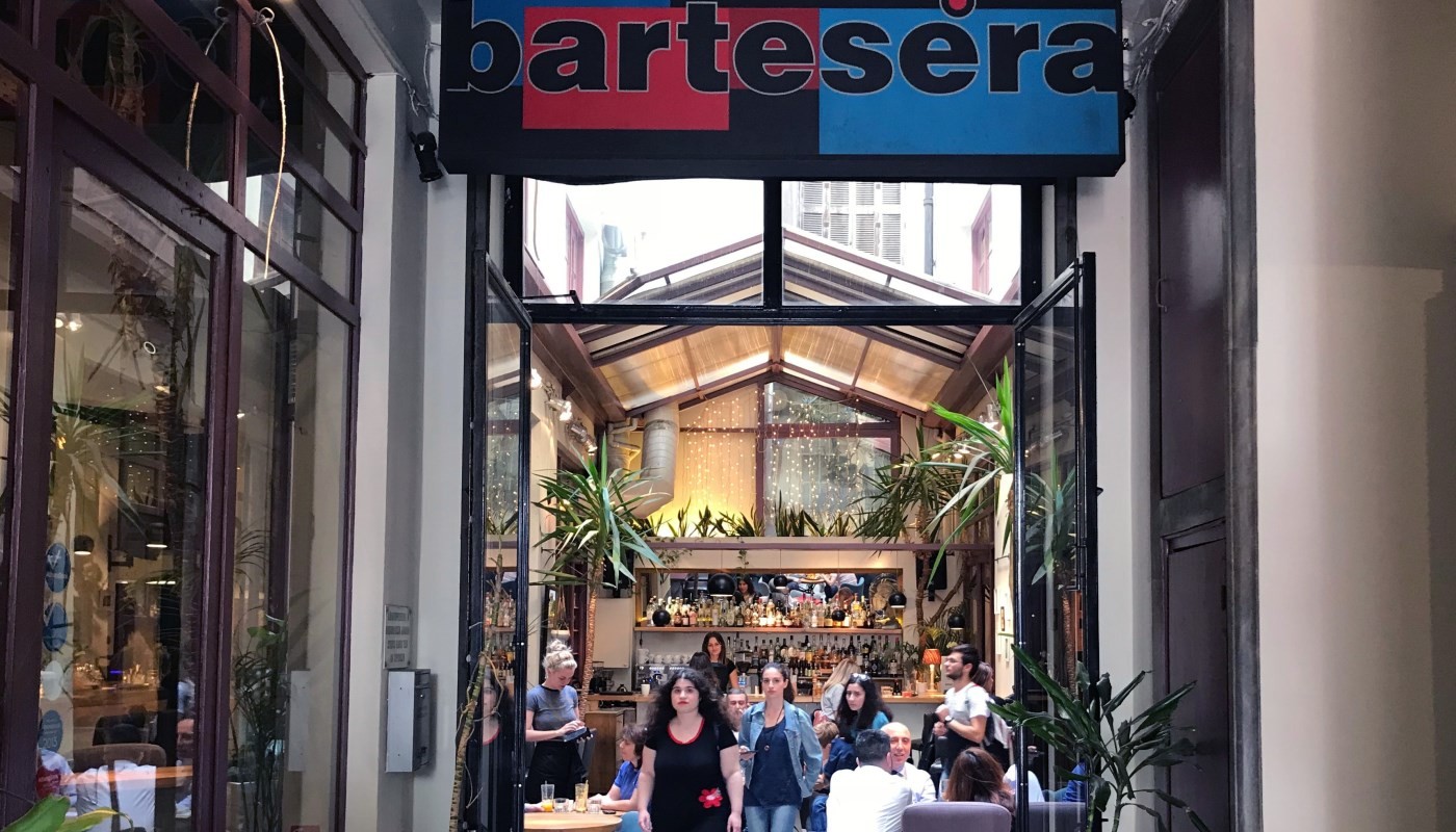 BARTESERA: ΣΤΗΝ ΣΤΟΑ ΤΗΣ ΠΡΑΞΙΤΕΛΟΥΣ | The Bars