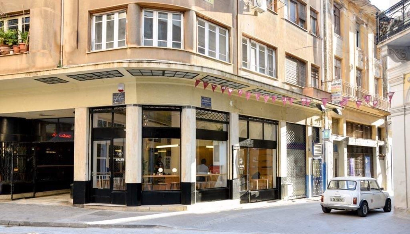 ANANA COFFEE FOOD: ΟΤΑΝ Ο ΑΝΑΝΑΣ ΣΥΝΑΝΤΗΣΕ ΤΟΝ ΚΑΦΕ Η ΤΟ ΑΝΤΙΣΤΡΟΦΟ | Coffee Corner