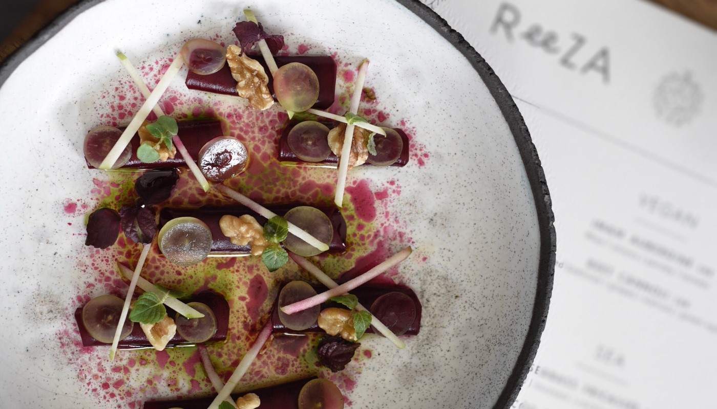 REEZA MYKONOS: ΑΝΑΚΑΙΝΙΣΜΕΝΟ ΚΑΙ ΣΕ ΑΝΟΔΙΚΗ ΤΡΟΧΙΑ ΤΟ ΒΡΑΒΕΥΜΕΝΟ ΕΣΤΙΑΤΟΡΙΟ ΤΟΥ ROCABELLA | Κριτικές Εστιατορίων