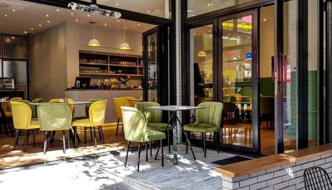 DIZER, ΚΑΦΕΣ ΣΤΟΝ ΠΕΖΟΔΡΟΜΟ | Coffee Corner