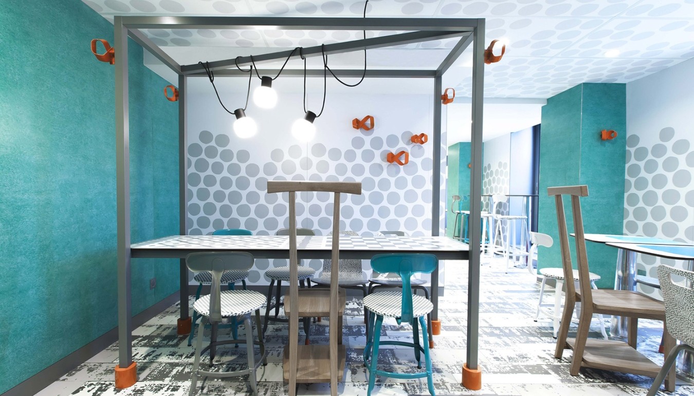 MCDONALD’S X PAOLA NAVONE | Θέματα