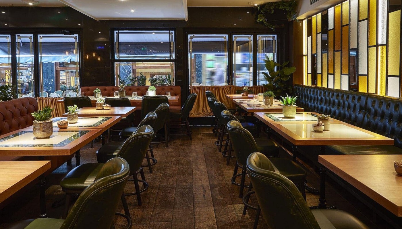 ZINGLEE, BISTROT & COCKTAILS: ΓΕΥΣΤΙΚΟΣ ΡΕΤΡΟ-ΦΟΥΤΟΥΡΙΣΜΟΣ, ΖΩΝΤΑΝΙΑ ΚΙ ΑΓΑΛΛΙΑΣΗ ΣΤΗΝ ΤΣΑΚΑΛΩΦ | Κριτικές Εστιατορίων