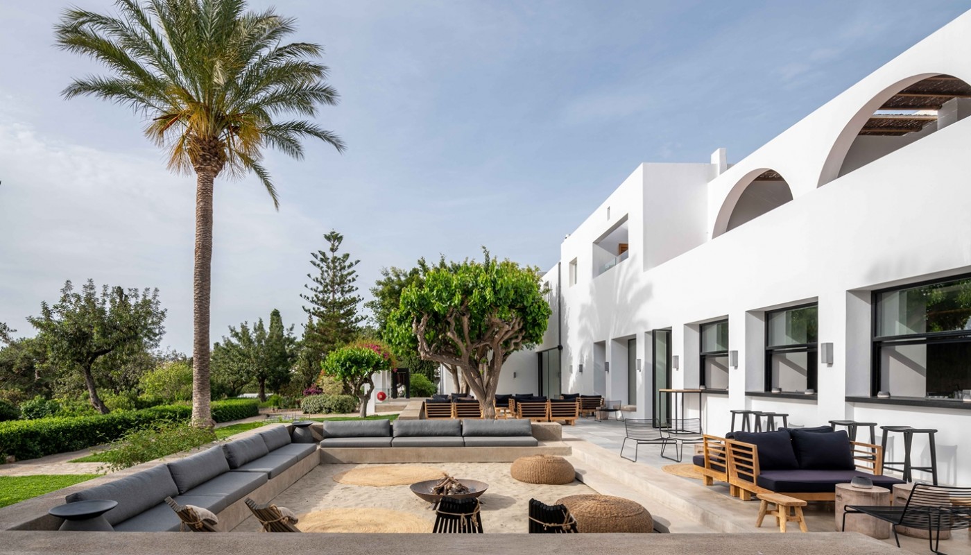 Minos beach | The Food & Leisure Guide