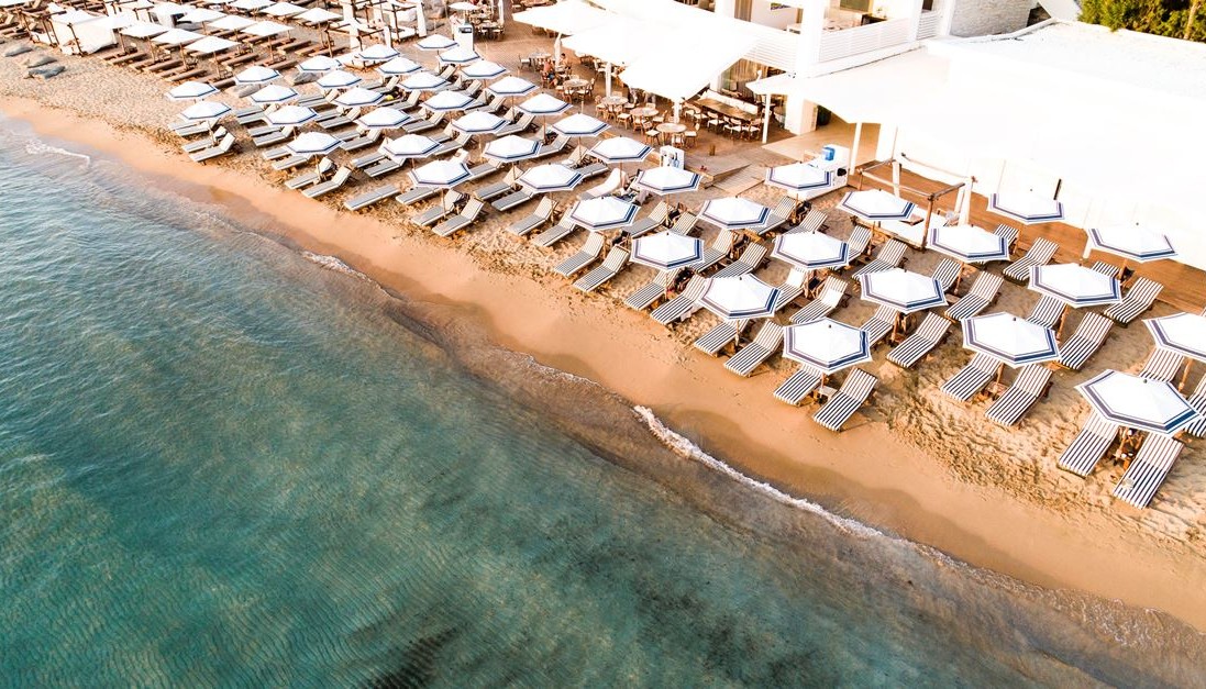 ASTIR BEACH: ΕΥΤΥΧΩΣ ΕΧΟΥΜΕ ΠΟΛΥ ΚΑΛΟΚΑΙΡΙ ΑΚΟΜΑ ΜΠΡΟΣΤΑ ΜΑΣ | Θέματα