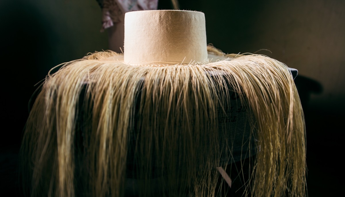 PUT YOUR HAT ON, ΜΕ ΤΗΝ ΑΣΠΑ ΞΥΔΑΚΗ | Θέματα