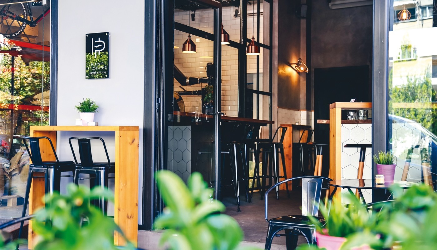 HANDPICKERS COFFEE: ΜΙΑ ΜΙΚΡΗ ΟΑΣΗ ΠΟΙΟΤΙΚΟΥ ΚΑΦΕ ΣΤΟΝ ΤΑΥΡΟ | Coffee Corner