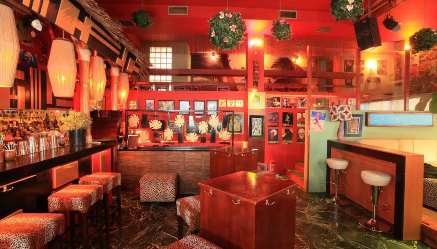 TIKI ATHENS: ΣΤΟ ΕΞΩΤΙΚΟ ΚΟΥΚΑΚΙ, ΜΕ ΕΝΑ PAINKILLER | The Bars