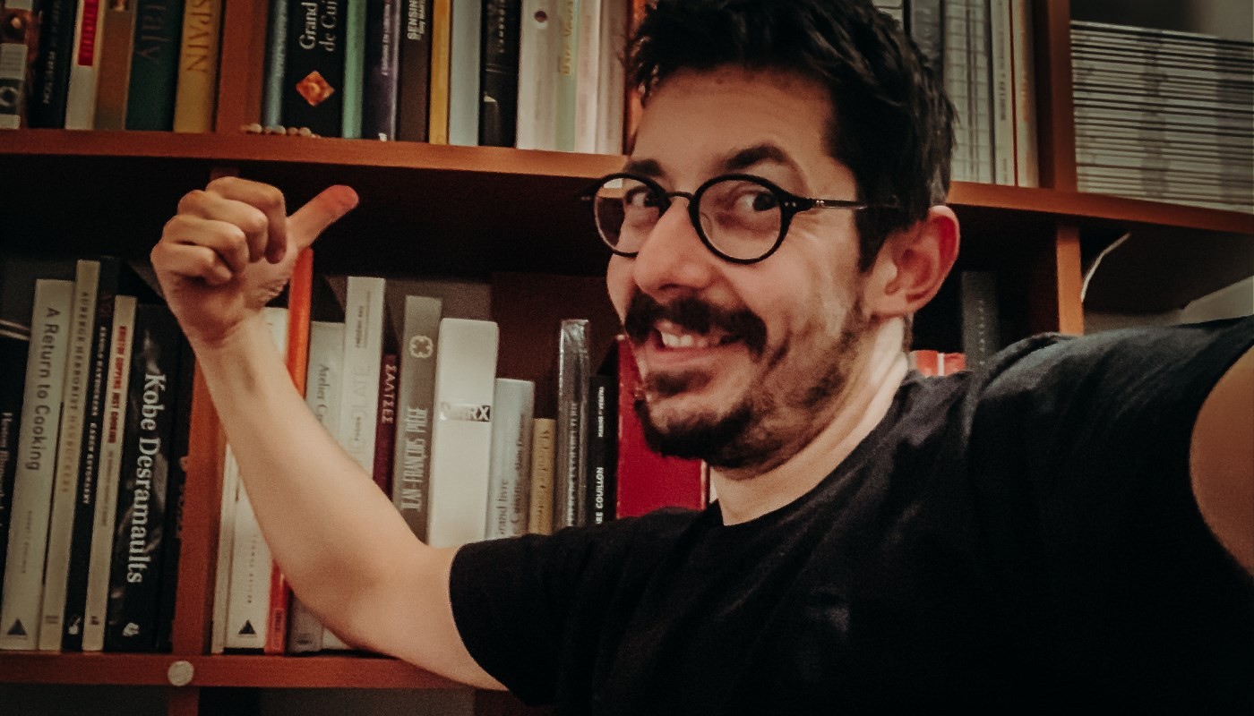 ΣΕΦ ΣΤΟ ΣΠΙΤΙ: Ο ΑΛΕΞ ΤΣΙΟΤΙΝΗΣ ΜΑΓΕΙΡΕΥΕΙ ΝΤΟΜΑΤΟΣΟΥΠΑ ΜΕ ΚΑΡΥΔΑ ΚΑΙ ΚΟΚΚΙΝΟ ΚΑΡΥ | Θέματα