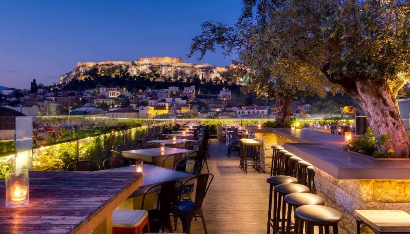 360 COCKTAIL BAR ΜΕ ΠΑΝΟΡΑΜΙΚΗ ΘΕΑ, ΑΠΟΣΤΑΣΕΙΣ ΚΑΙ ΚΑΛΟΚΑΙΡΙΝΗ ΔΙΑΘΕΣΗ | The Bars