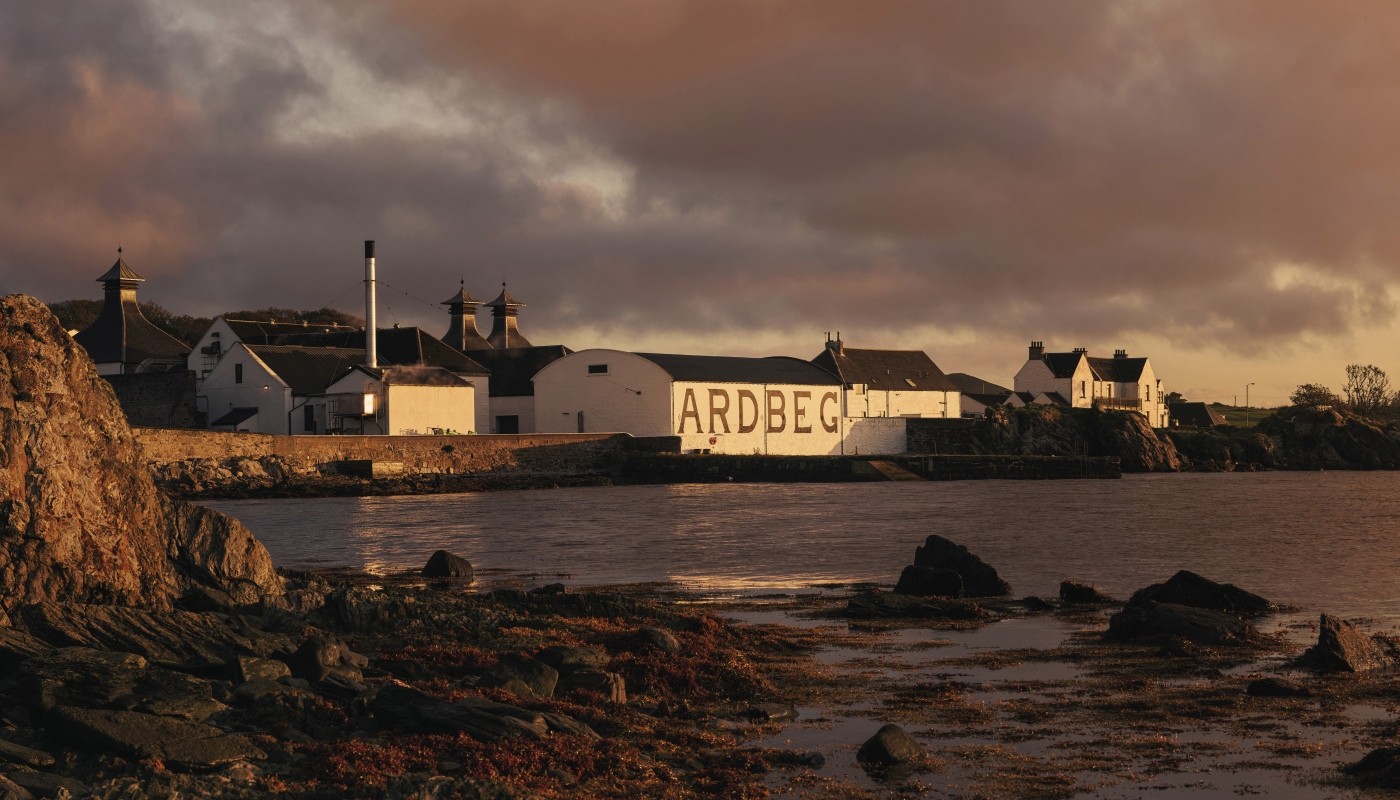ARDBEG TEN: ΜΕ ΤΗΝ ΔΥΝΑΜΗ ΤΟΥ ΚΑΠΝΟΥ | Θέματα