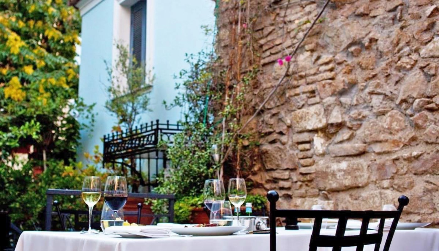 DINER ENTRE AMIS: ΤΟ ΝΕΟ ΠΡΟΣΙΤΟ ΜΕΝΟΥ ΤΗΣ ΣΠΟΝΔΗΣ ΑΞΙΖΕΙ ΧΕΙΡΟΚΡΟΤΗΜΑ | Θέματα