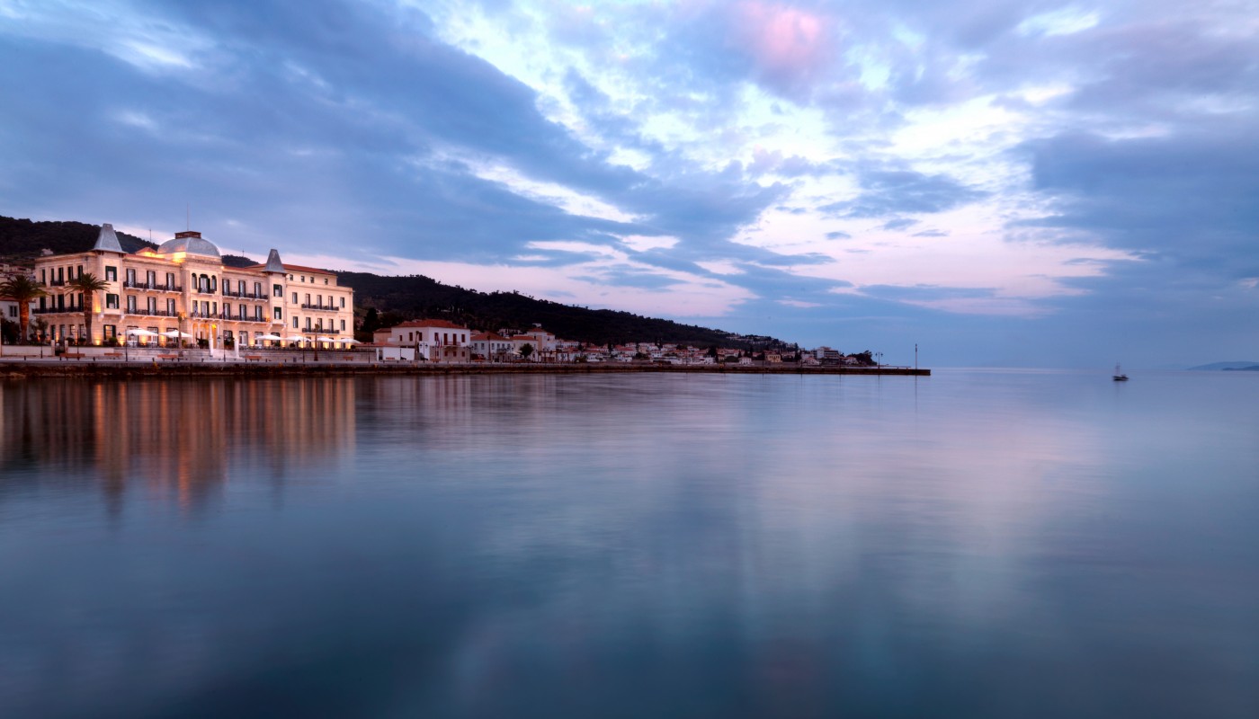 POSEIDONION GRAND HOTEL, VACATION MODE ΣΤΟ ΤΟΠΟΣΗΜΟ ΤΩΝ ΣΠΕΤΣΩΝ | Θέματα