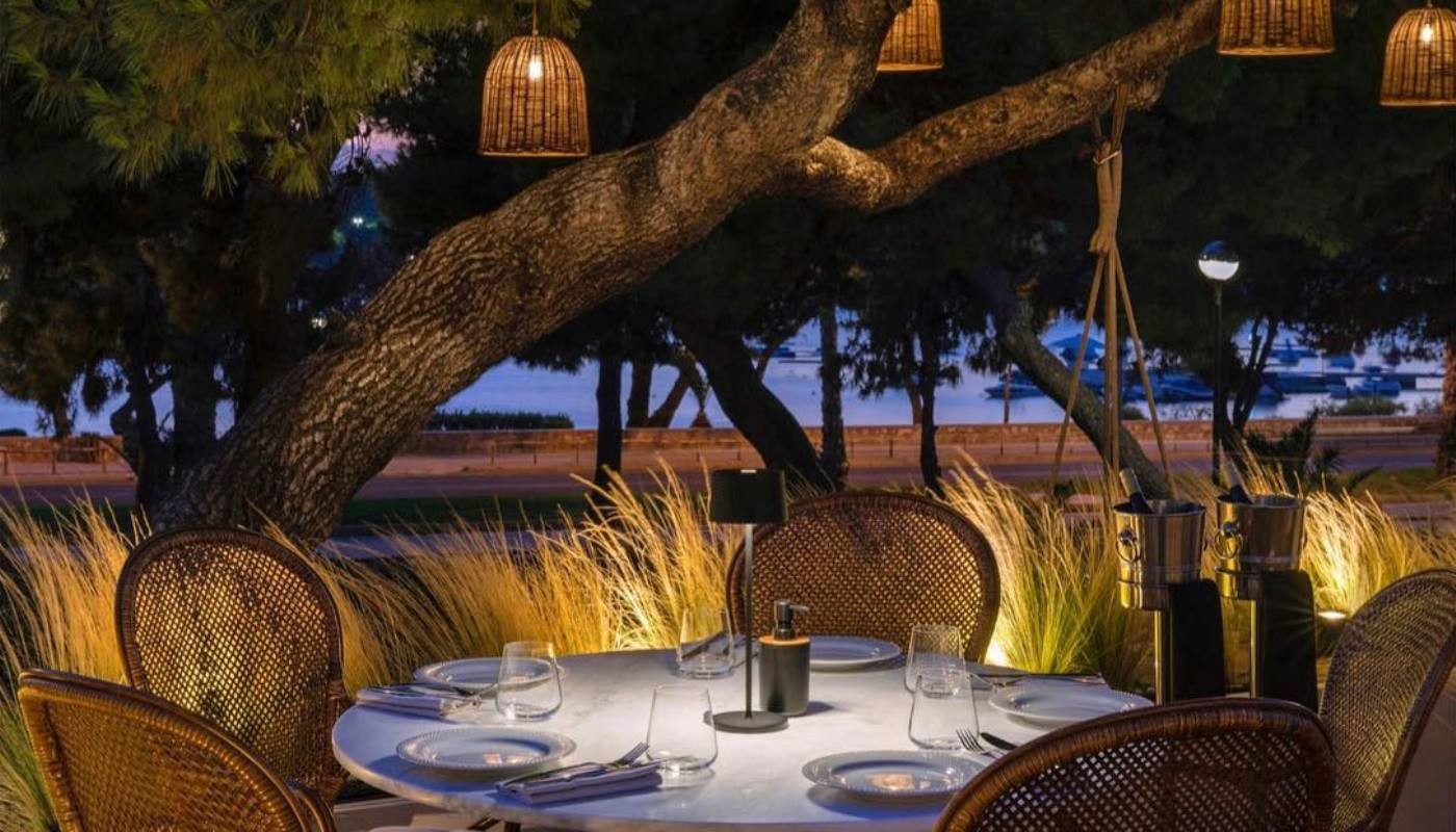 THE SURF CLUB: ΕΝΑ ΜΠΙΣΤΡΟ ΠΟΥ ΜΥΡΙΖΕΙ ΔΙΑΚΟΠΕΣ, ΣΤΗ ΒΟΥΛΙΑΓΜΕΝΗ | Κριτικές Εστιατορίων