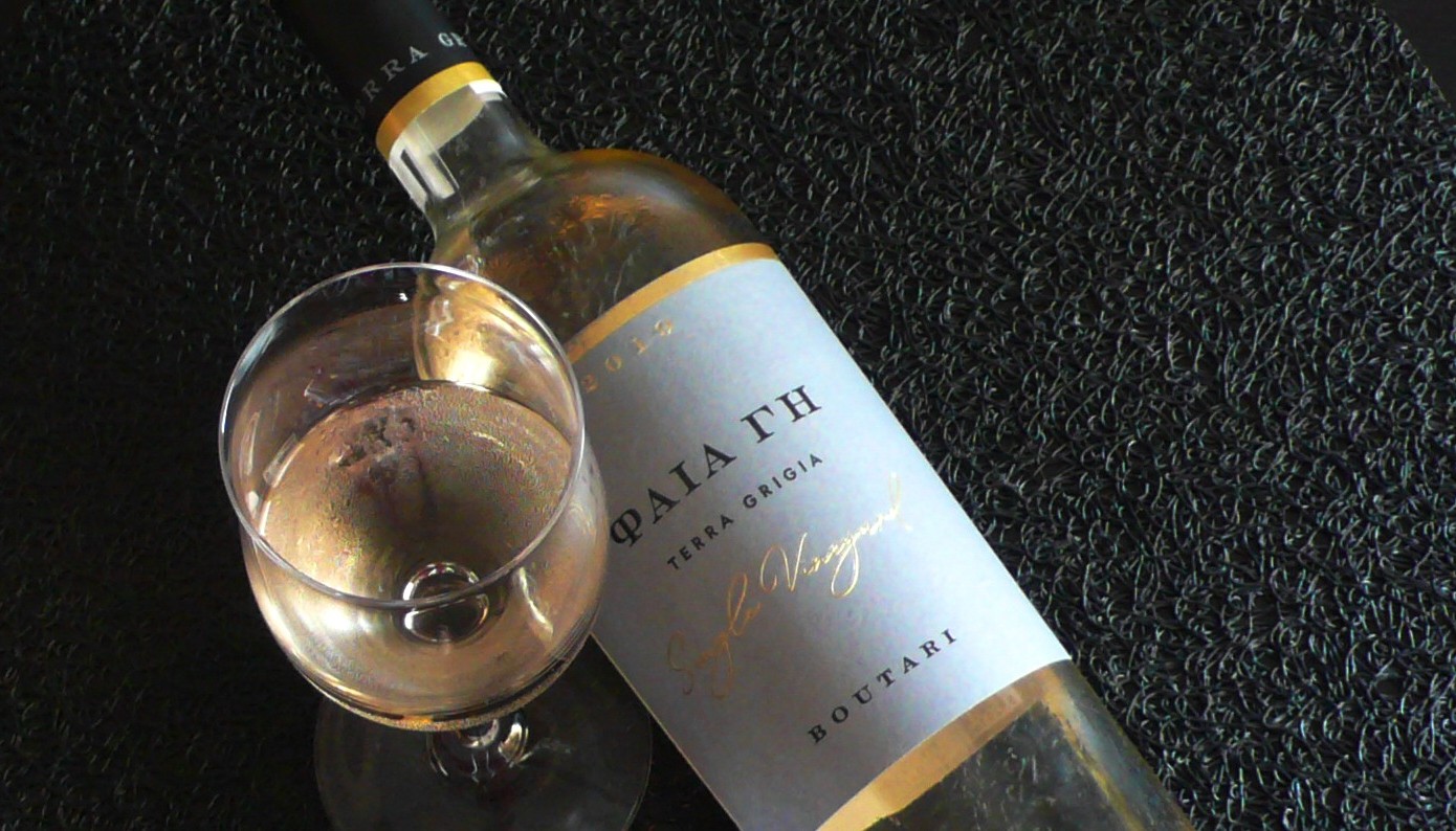 ΜΠΟΥΤΑΡΗ ΟΙΝΟΠΟΙΗΤΙΚΗ, TERRA GRIGIA SINGLE VINEYARD 2019 | Κριτικές Κρασιών
