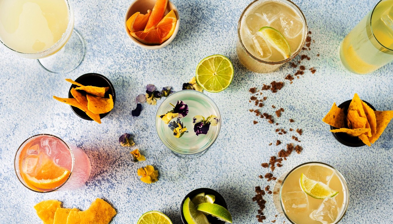 ΠΟΤΑ ΚΑΙ COCKTAILS ΣΤΗΝ ΠΟΡΤΑ ΜΑΣ, DELIVERED BY EFOOD | Θέματα