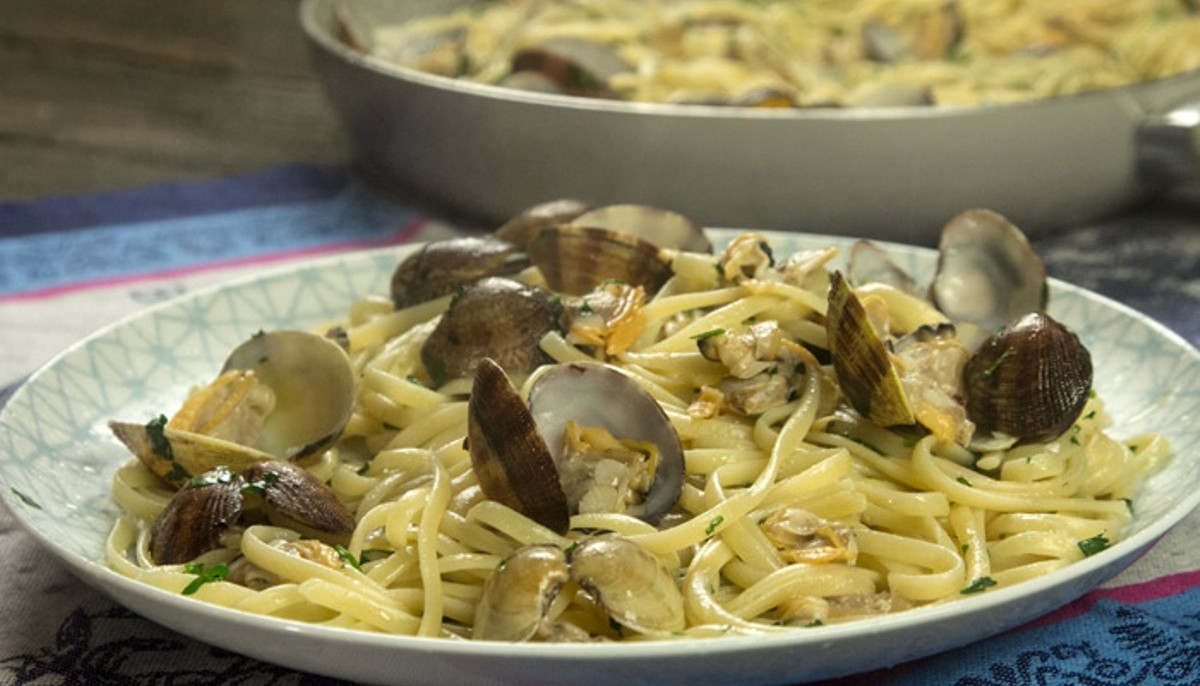 ΣΑΡΑΚΟΣΤΗ: LINGUINE ALLE VONGOLE, Η ΝΗΣΤΙΣΙΜΗ ΙΤΑΛΙΚΗ ΜΑΚΑΡΟΝΑΔΑ | Συνταγές