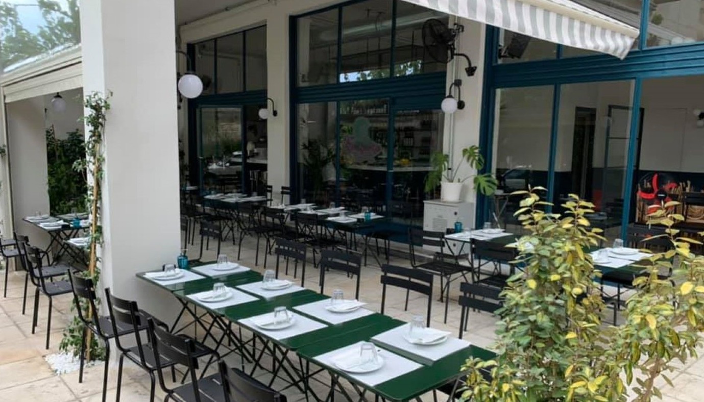 ΤΖΟΥΤΖΟΥΚΑ: ΜΙΑ ΓΑΣΤΡΟΤΑΒΕΡΝΑ ΣΤΟ ΡΟΥΦ | Κριτικές Εστιατορίων