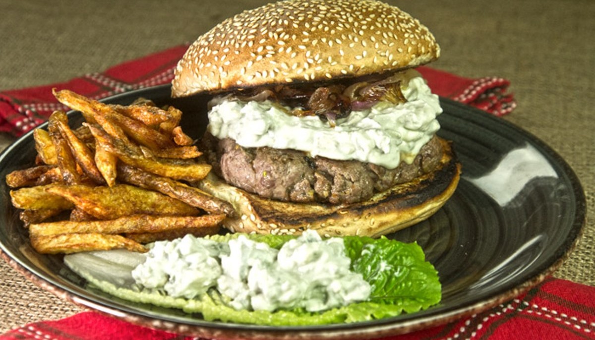 ΤΟ ΑΓΑΠΗΜΕΝΟ BLUE CHEESE BURGER ΤΟΥ ΔΗΜΗΤΡΗ ΠΑΠΑΖΥΜΟΥΡΗ | Συνταγές