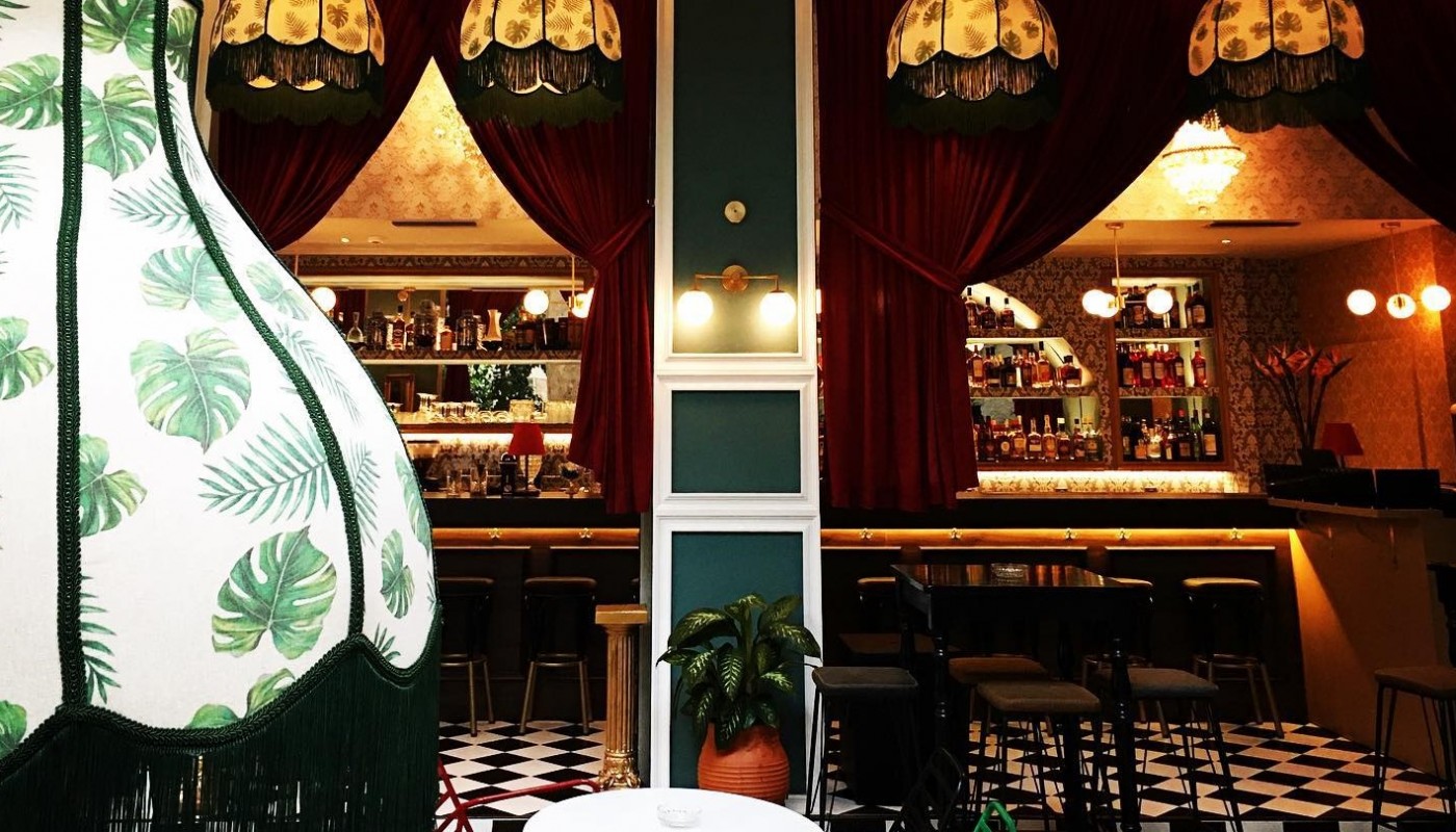 BLIND BEGGAR: ΜΙΑ «ΤΥΦΛΗ» ΓΩΝΙΑ ΣΤΟ ΚΕΝΤΡΟ ΤΗΣ ΑΘΗΝΑΣ | The Bars