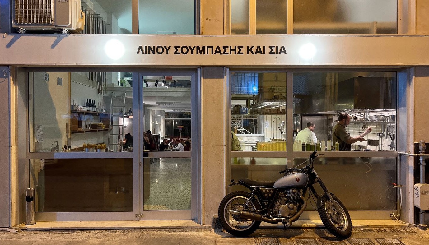 ΛΙΝΟΥ ΣΟΥΜΠΑΣΗΣ ΚΑΙ ΣΙΑ: ΜΠΙΣΤΡΟΝΟΜΙΑ ΣΤΟΥ ΨΥΡΡΗ ΑΠΟ ΤΟΝ ΤΑΛΑΝΤΟΥΧΟ ΛΟΥΚΑ ΜΑΙΛΕΡ | Κριτικές Εστιατορίων